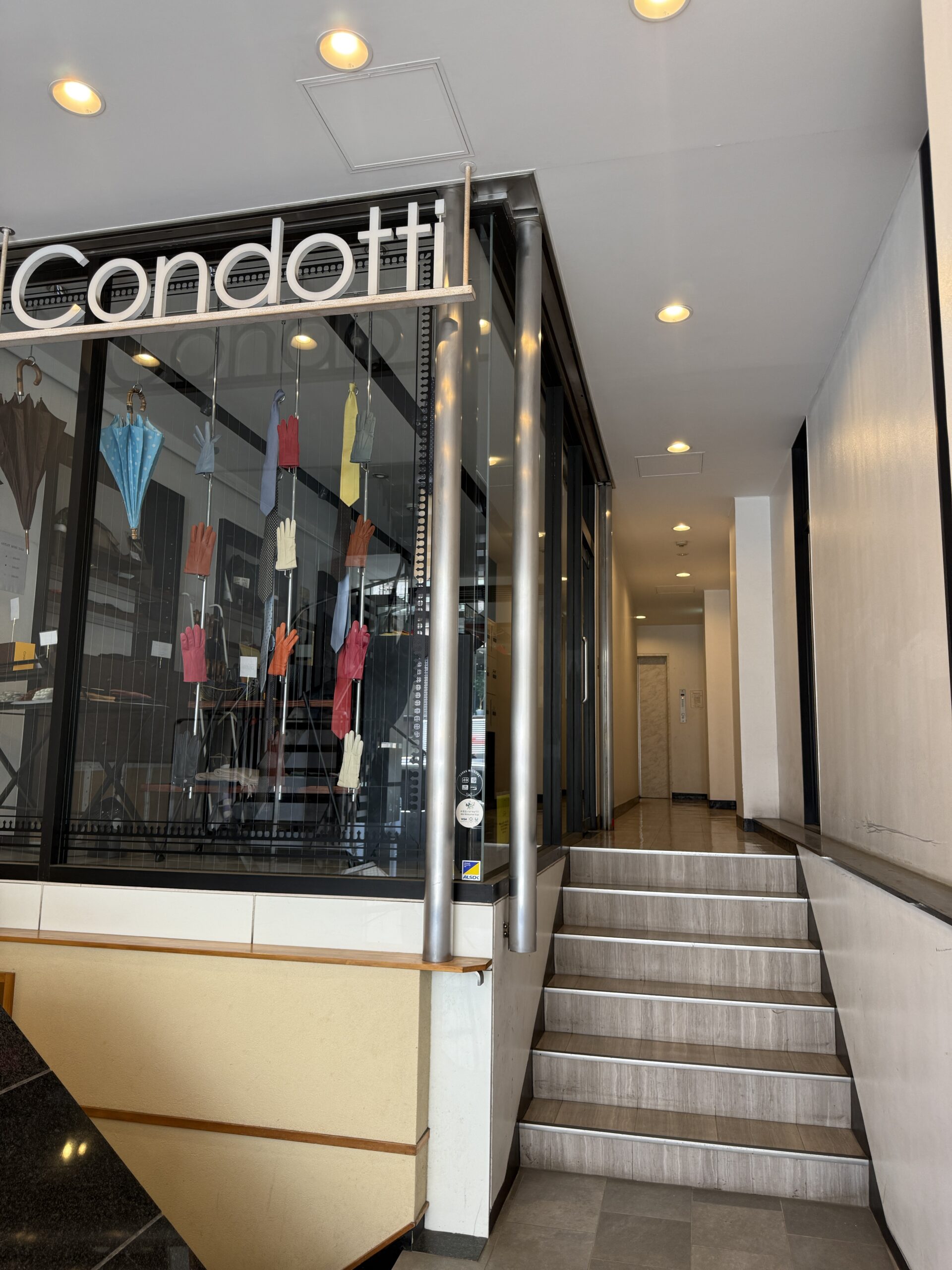 1階 Condotti 手前の階段